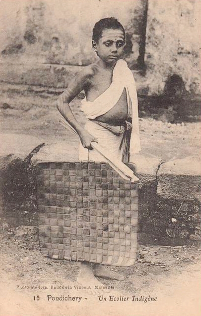 16-03 - Pondichery - ecolier et son sac